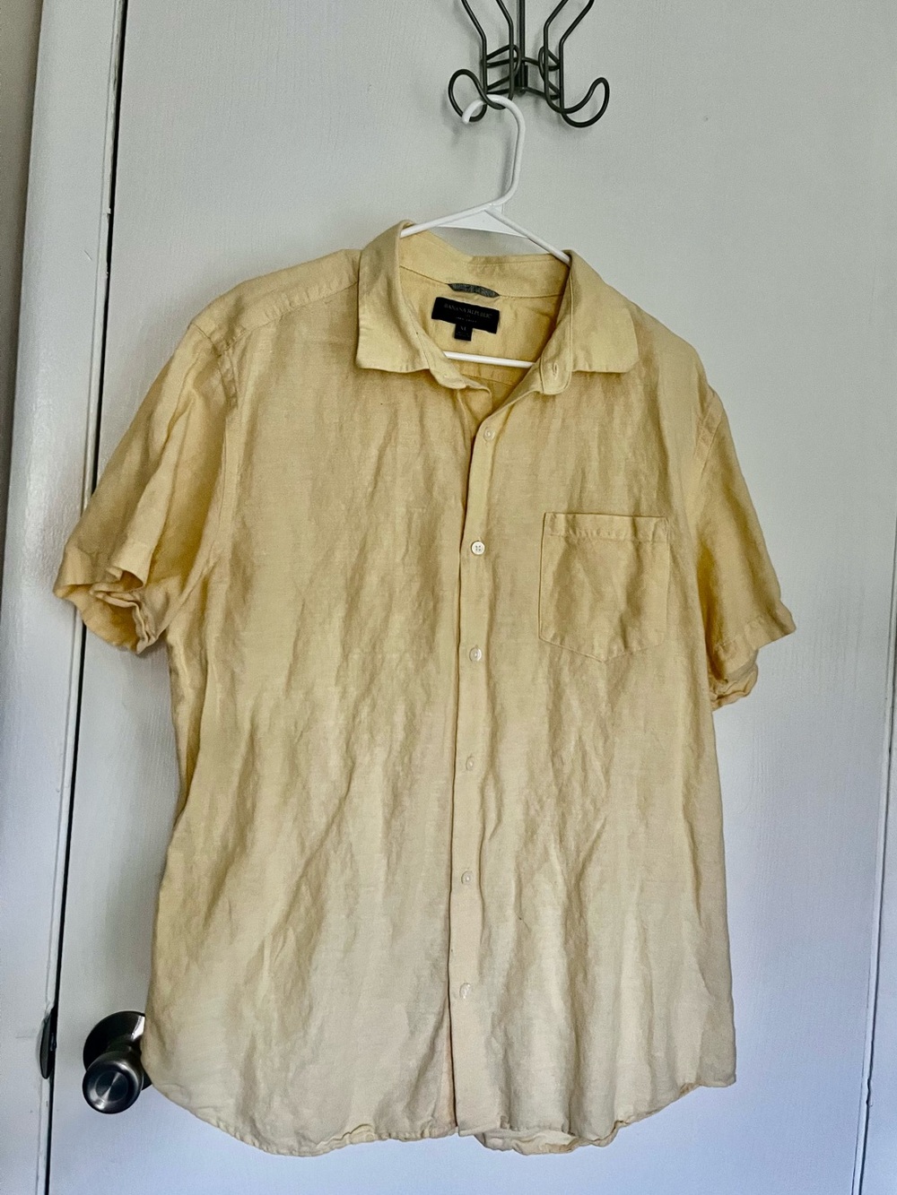 Men’s light yellow short sleeve button down